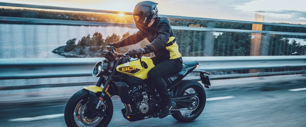 Rider on a Husqvarna Vitpilen 801 by the water