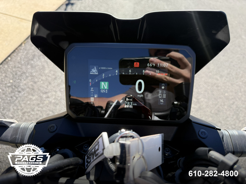 2025 HONDA CB 750 HORNET — photo 9